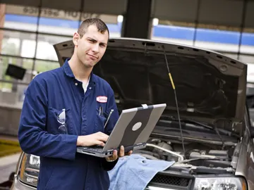 taller-coche-mecanico-0417-02.jpg taller-coche-mecanico-0417-02.jpg