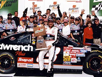 DaleEarnhardtVictoryLaneDaytona1998.jpg DaleEarnhardtVictoryLaneDaytona1998.jpg