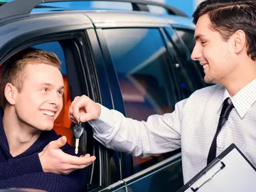 Comprar un coche en un concesionario Comprar un coche en un concesionario
