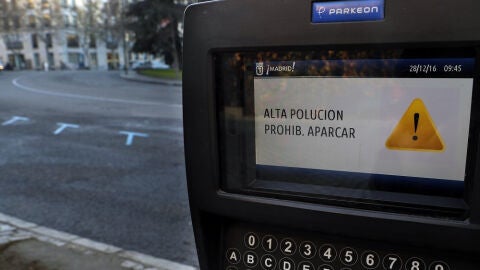 MADRID LIMITARÁ MAÑANA EL APARCAMIENTO A LOS NO RESIDENTES POR LA POLUCIÓN