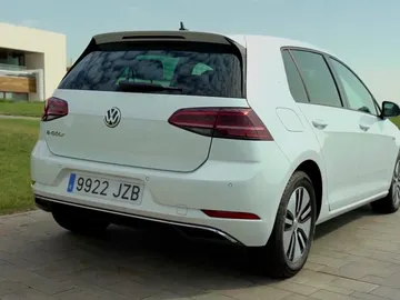 Volkswagen-e-Golf.jpg Volkswagen-e-Golf.jpg