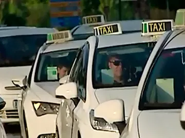 taxis.jpg taxis.jpg