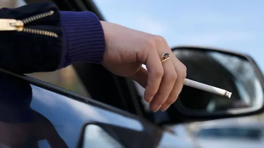 fumar-coche-2_1440x655c fumar-coche-2_1440x655c