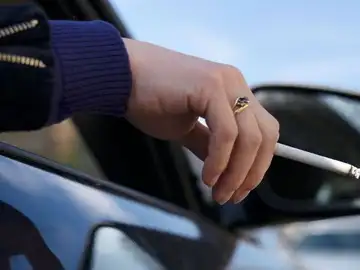 fumar-coche-2_1440x655c fumar-coche-2_1440x655c