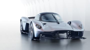 aston-martin-valkyrie-0717-007.jpg