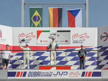 PodioF4UAEDubati2018Sc.jpg PodioF4UAEDubati2018Sc.jpg