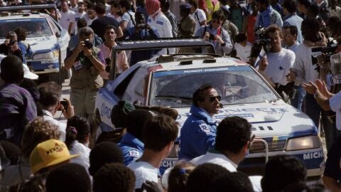 121 - Paris Dakar 1989. Peugeot 405 Turbo 16. ArrivŽe ˆ Dakar.