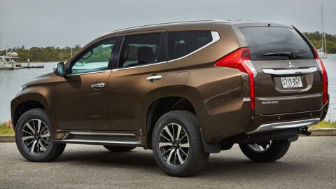 0pajerosport2