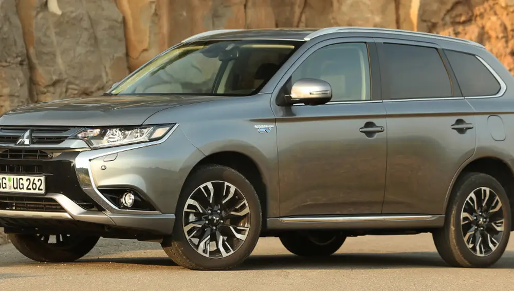 outlanderphev.jpg