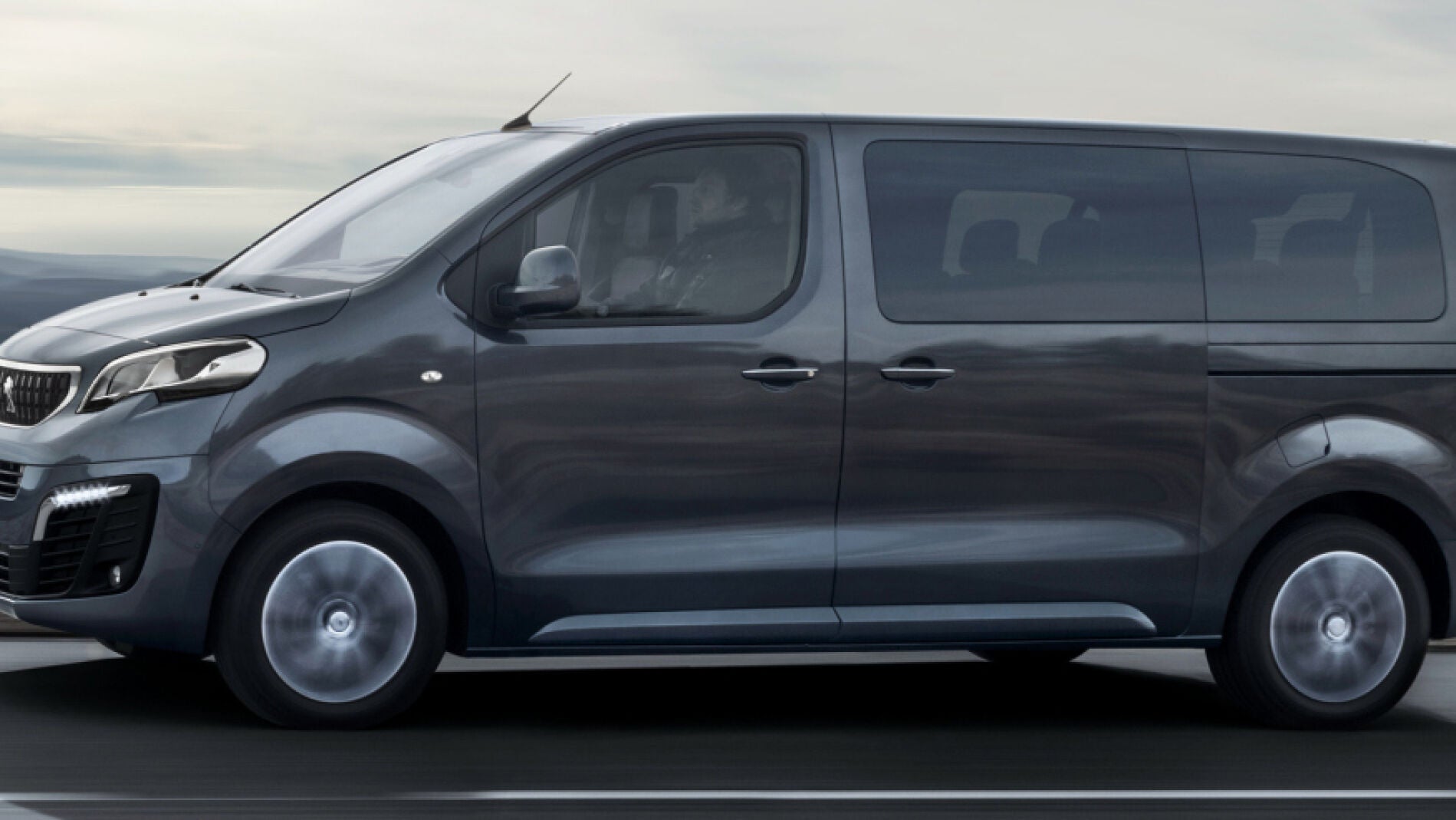 peugeot_traveller_10_1.jpg