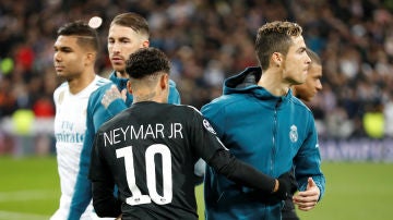 Neymar saluda a Cristiano Ronaldo antes del Real Madrid - PSG