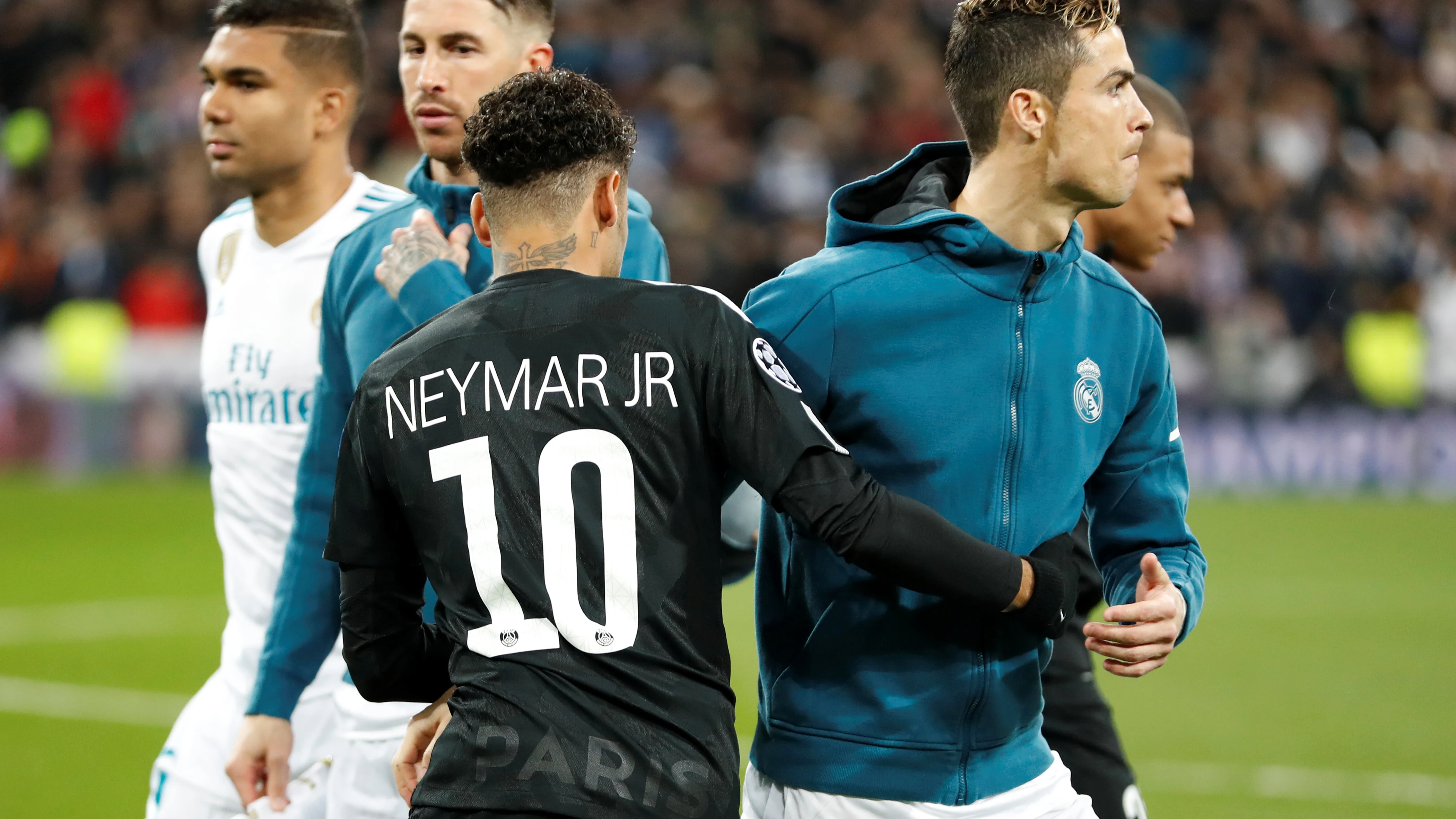 Neymar saluda a Cristiano Ronaldo antes del Real Madrid - PSG