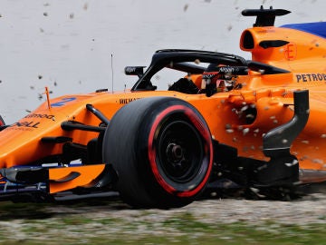 Vandoorne se sale de pista con el McLaren MCL33 Vandoorne se sale de pista con el McLaren MCL33