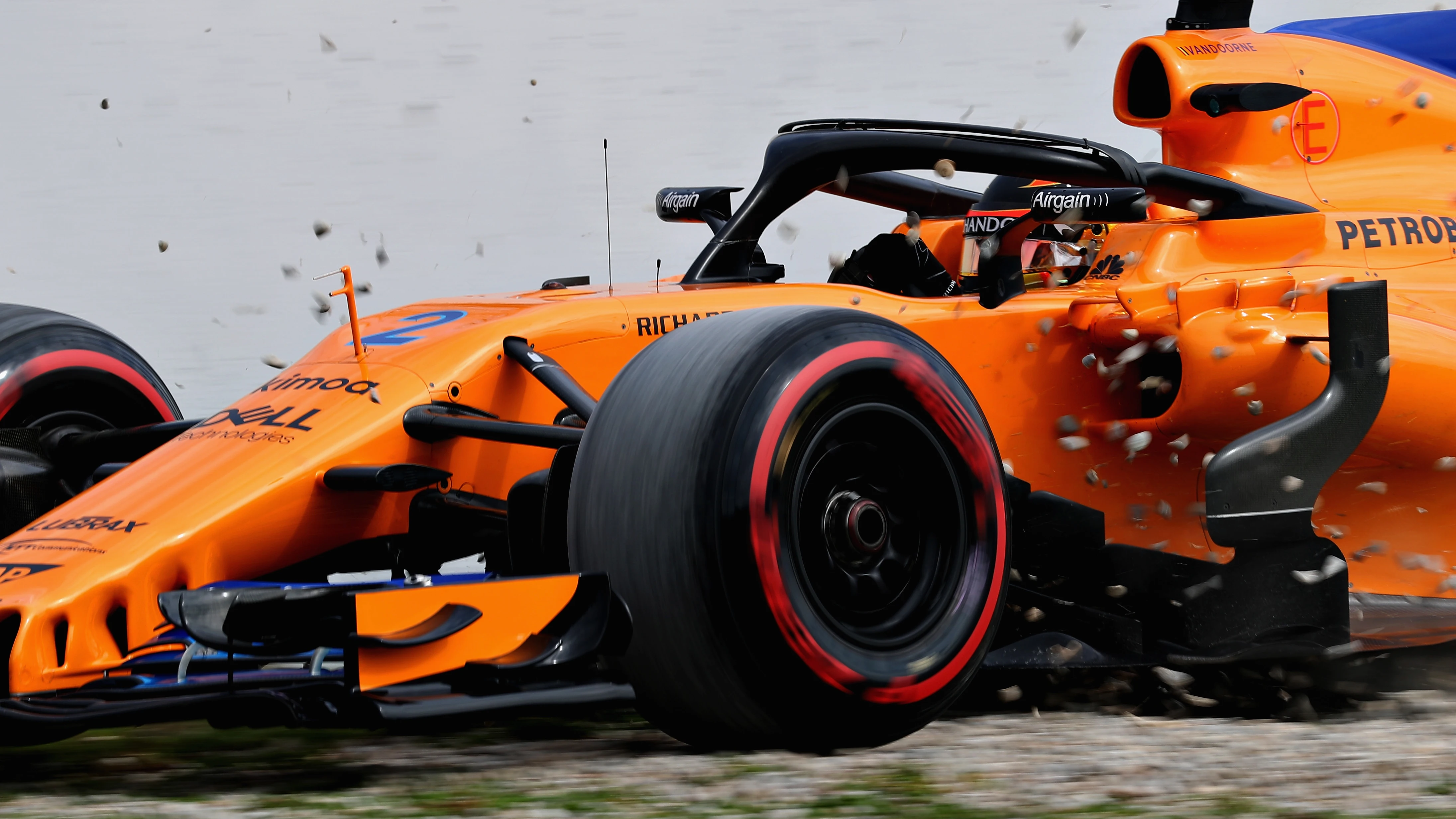 Vandoorne se sale de pista con el McLaren MCL33