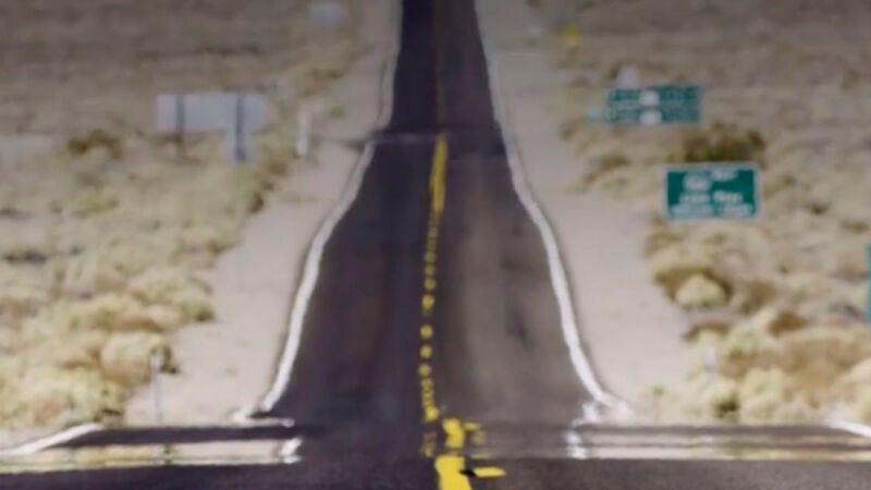El motivo por el que el asfalto de la carretera se ve borroso en verano