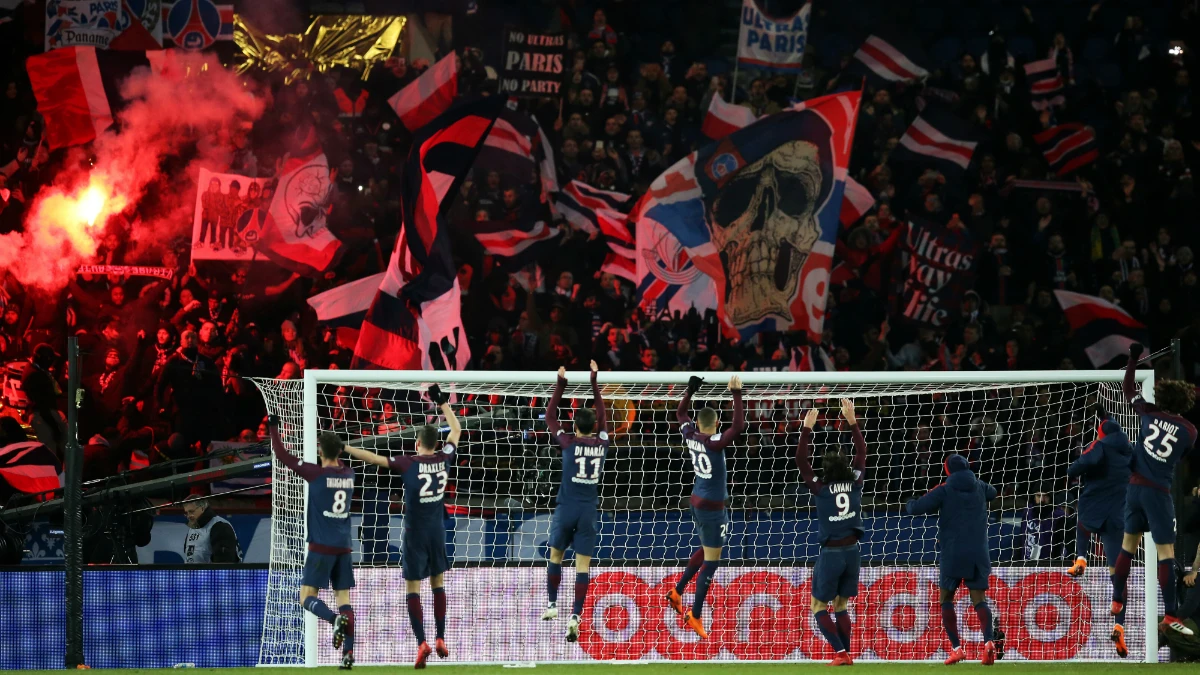 El PSG celebra una victoria con sus ultras