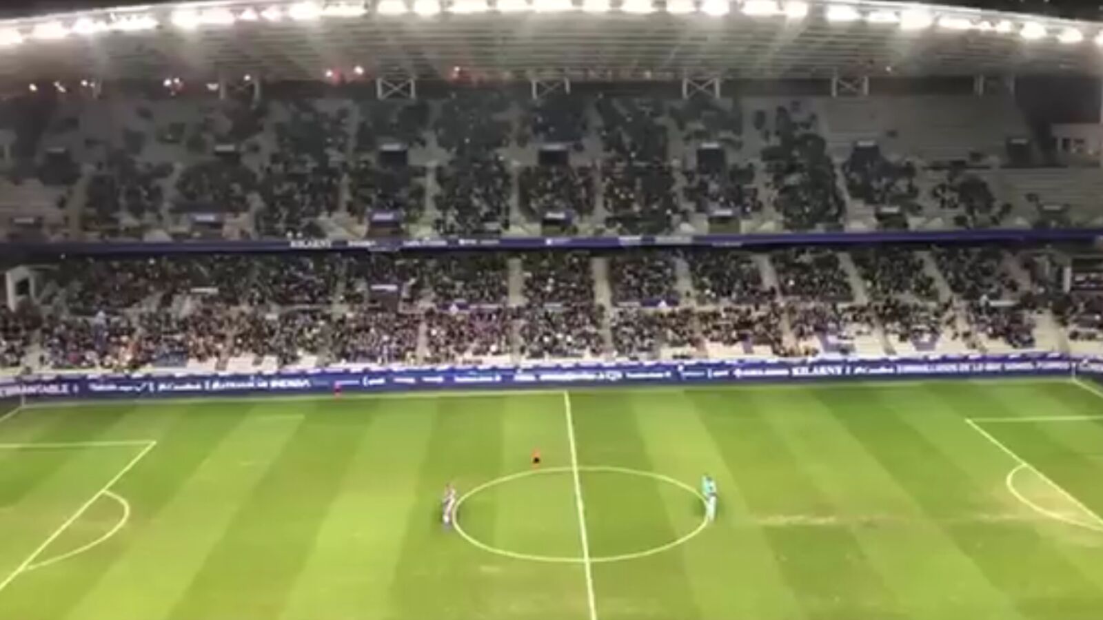 Minuto de silencio en el Carlos Tartiere