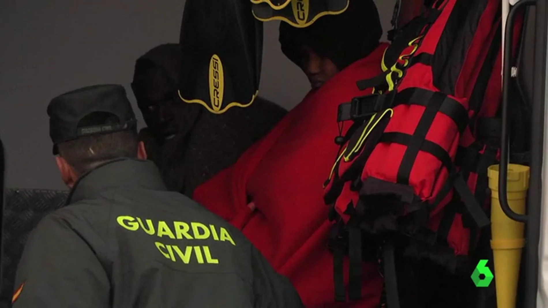 Mueren dos migrantes subsaharianas al volcar una embarcación con la que pretendían llegar a Ceuta