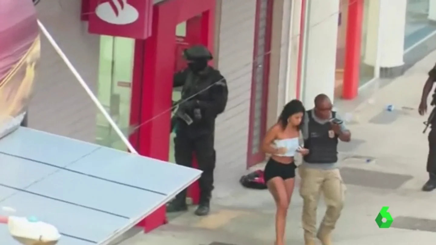 La liberación de los rehenes tras el atraco a un banco de Río de Janeiro La liberación de los rehenes tras el atraco a un banco de Río de Janeiro