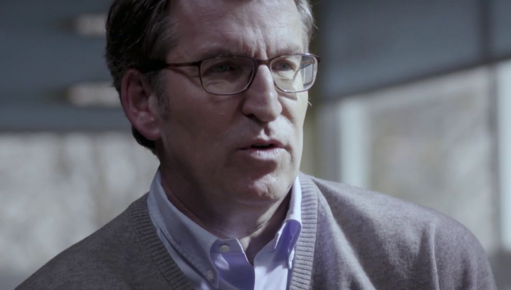 - La imagen de Núñez Feijóo apagando un incendio con vaqueros y en 2006: una metedura de pata"