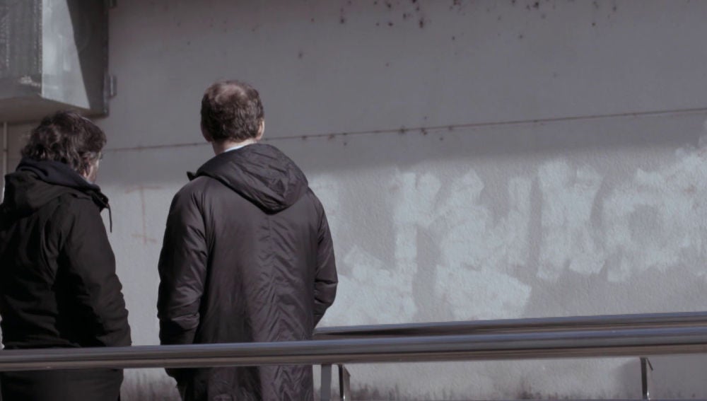 - La imagen de Núñez Feijóo apagando un incendio con vaqueros y en 2006: una metedura de pata"