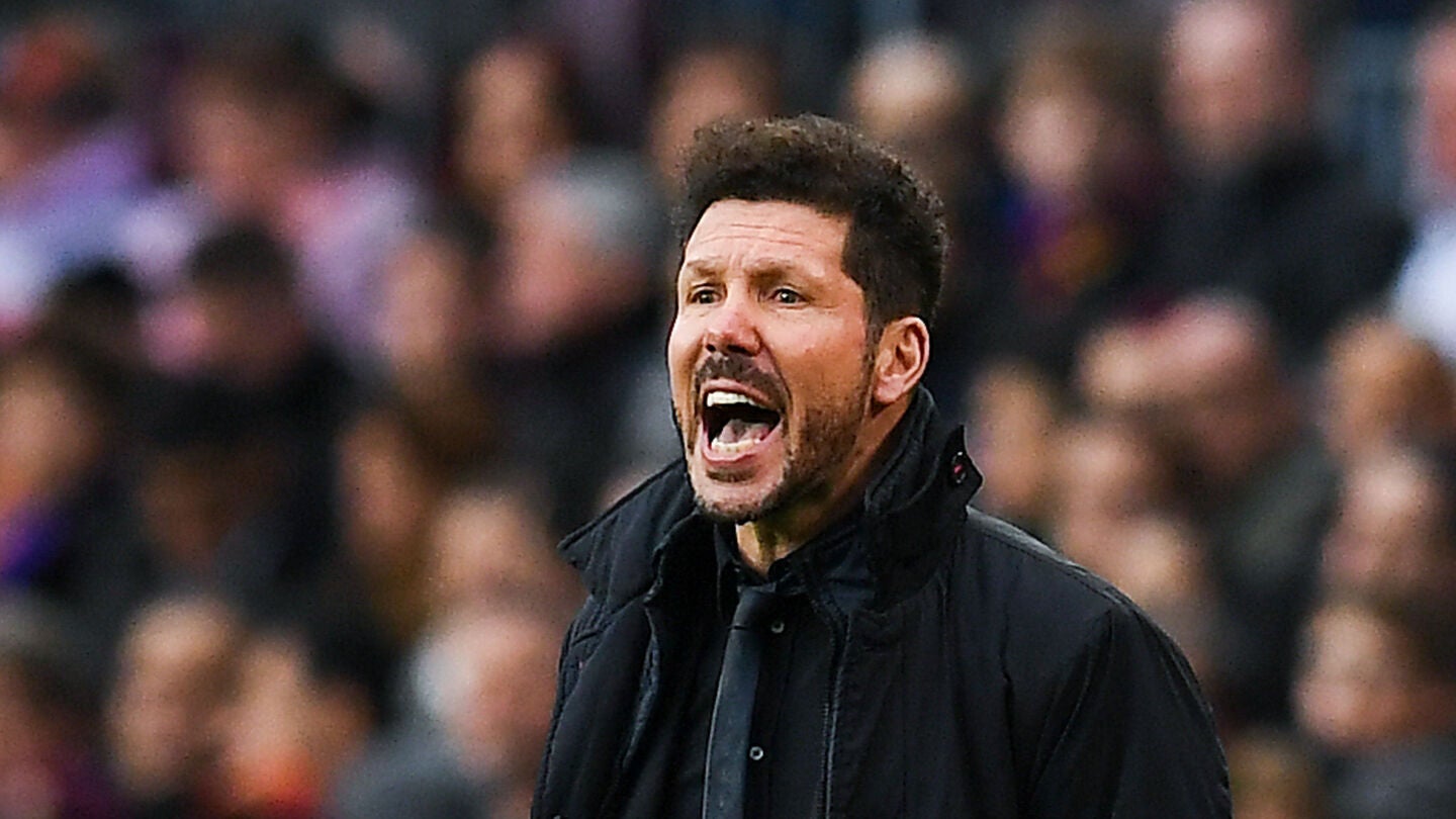 Simeone, en la banda del Camp Nou