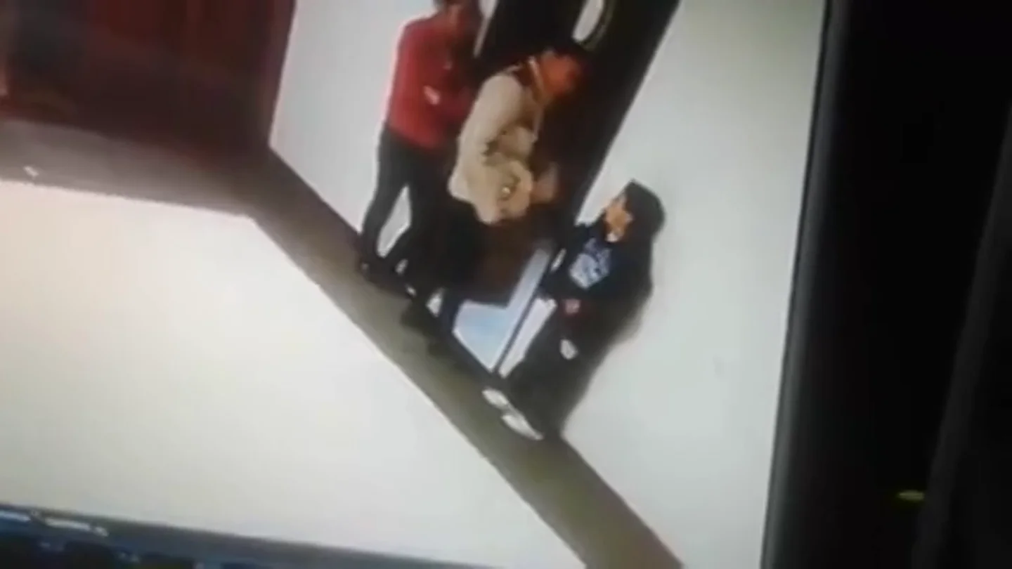 Pillada una maestra agrediendo e insultando a un niño con autismo Pillada una maestra agrediendo e insultando a un niño con autismo