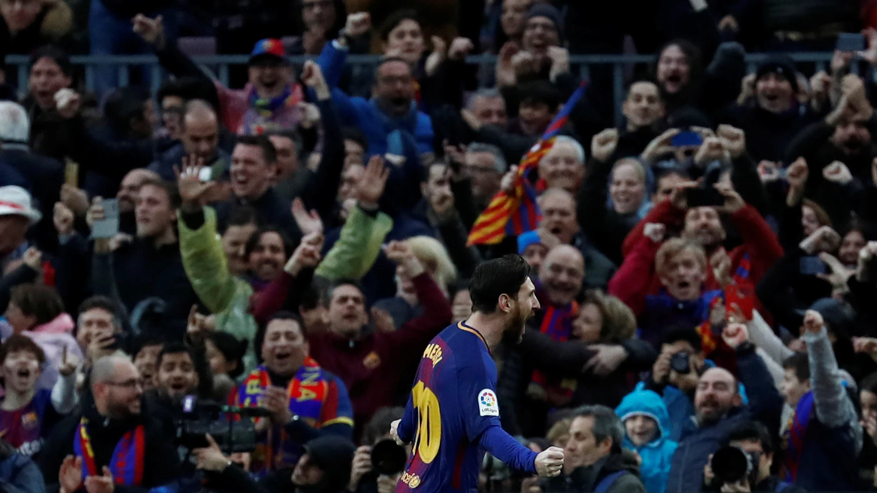 Messi celebra su gol contra el Atlético de Madrid de falta