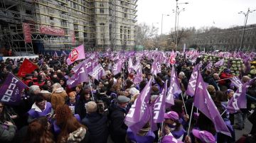 Concentración convocada por los sindicatos en la Plaza de la Cibeles