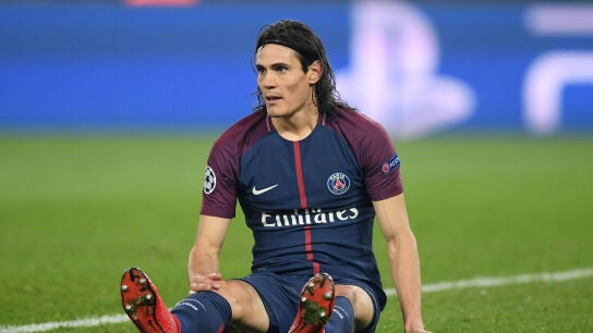 Cavani se lamenta durante un partido