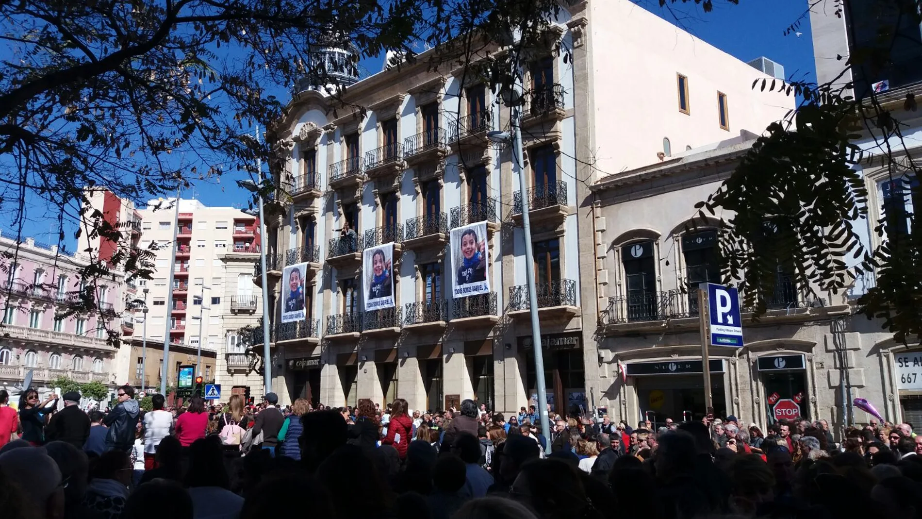 Concentración en apoyo a Gabriel Cruz en Almería
