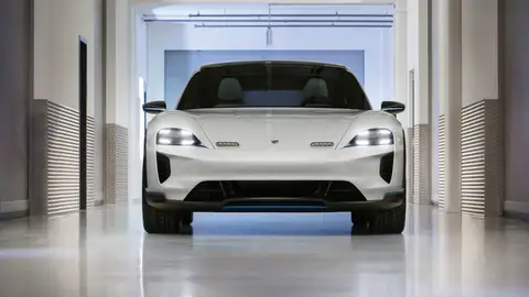 Porsche Mission E Cross Turismo Con el Mission E Cross Turismo, Porsche nos adelanta un futuro crossover eléctrico.
