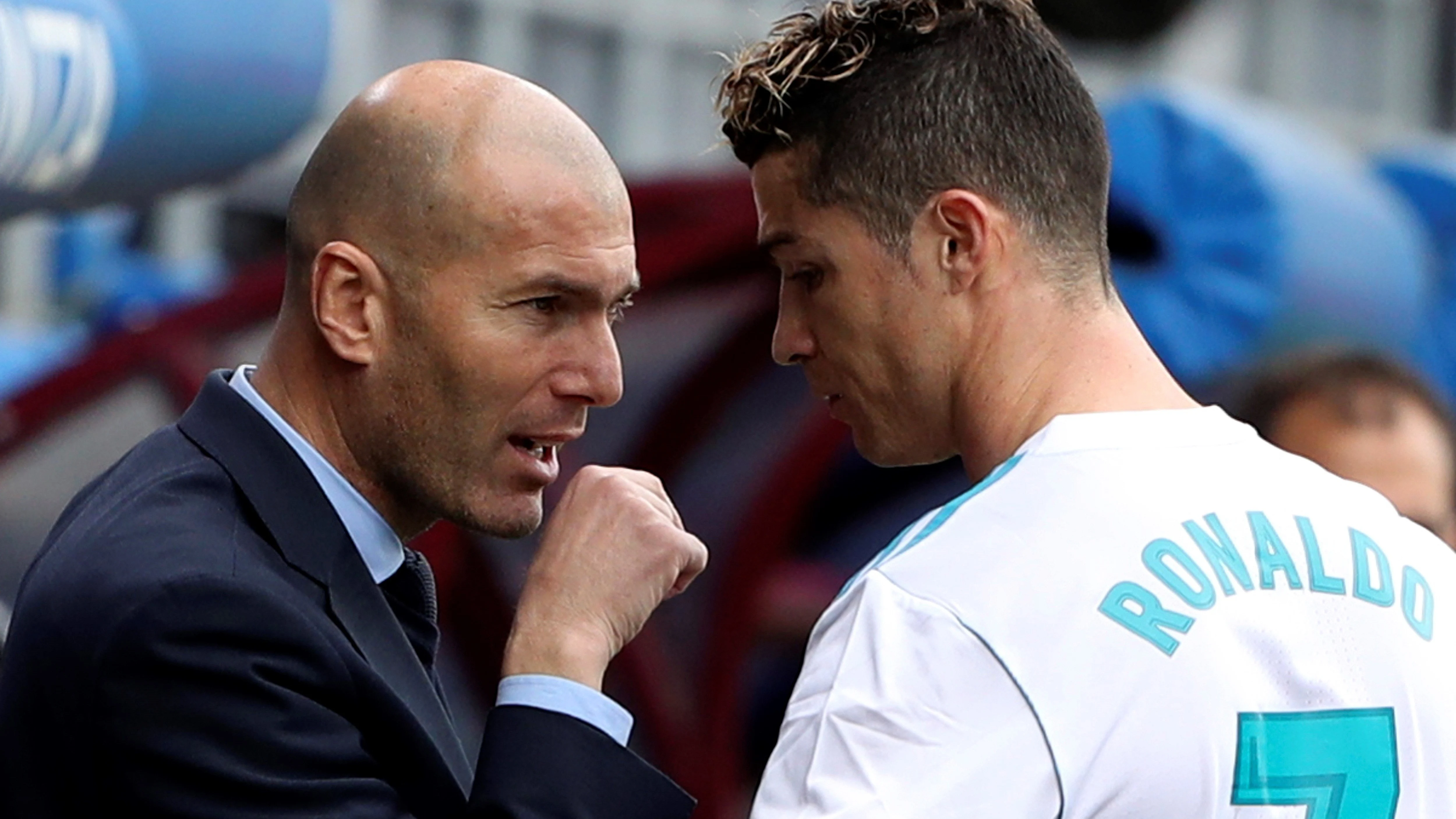 Zidane conversa con Cristiano en Ipurúa