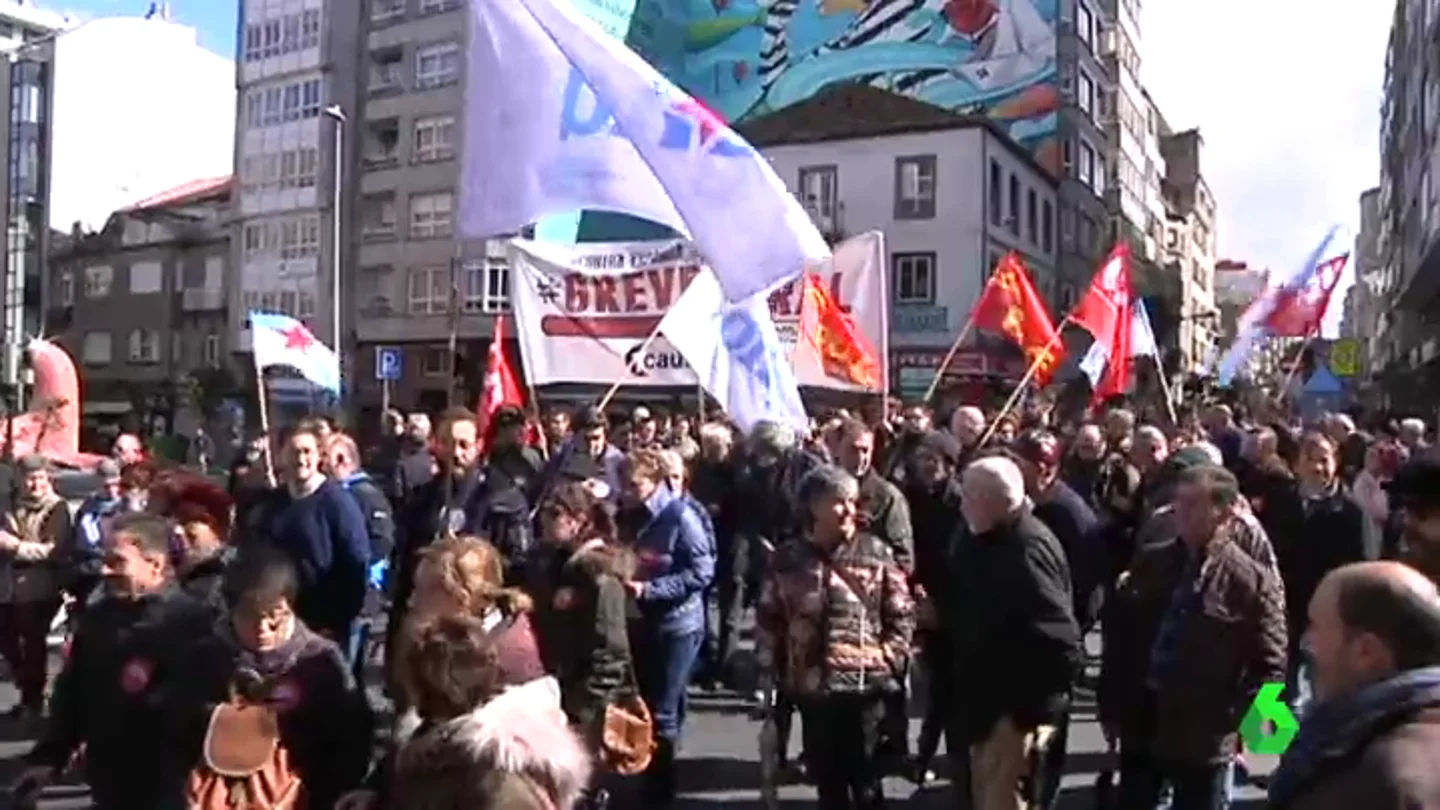 Centenares de personas protestan contra la precariedad laboral y la pobreza Centenares de personas protestan contra la precariedad laboral y la pobreza