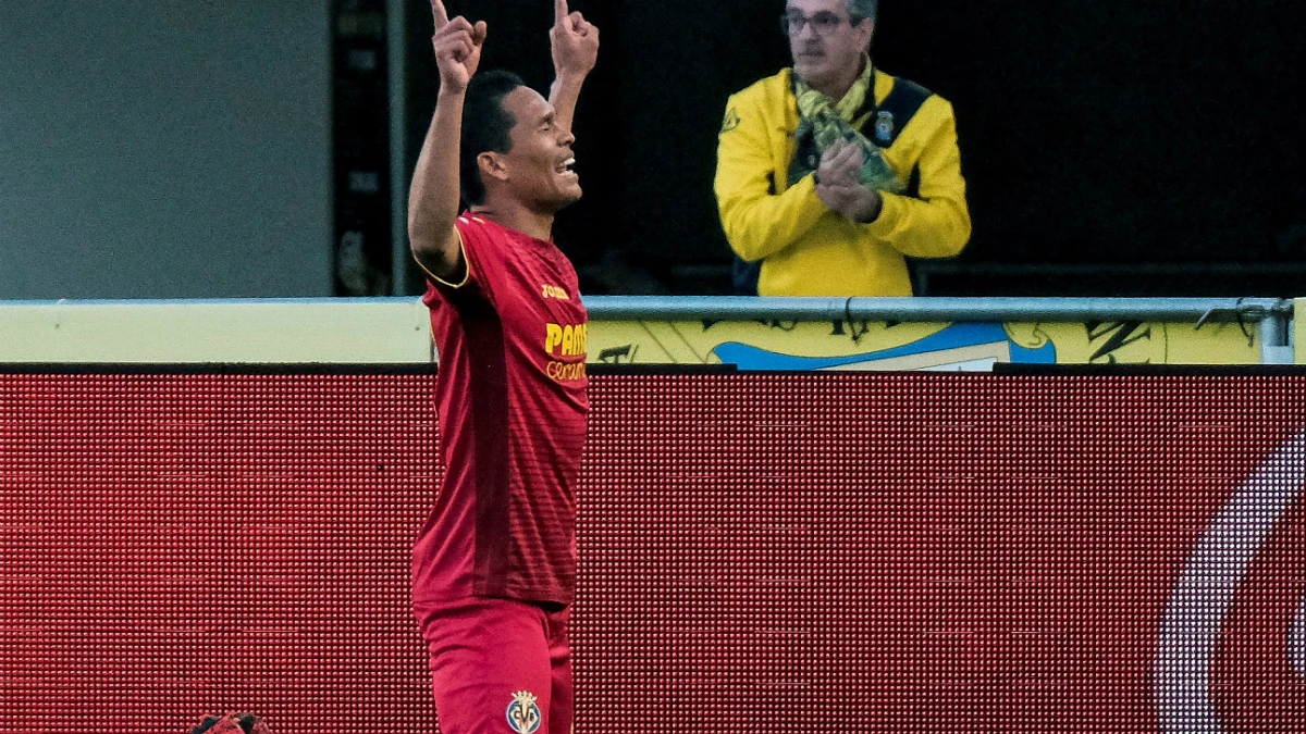 Bacca celebra un gol