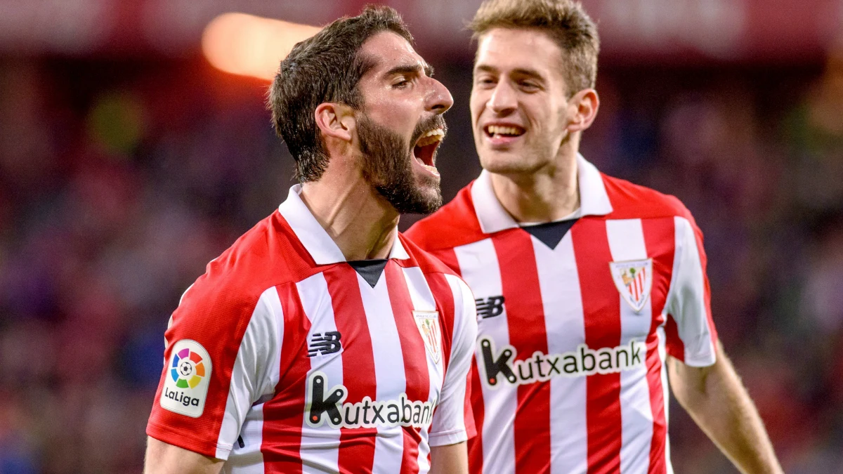 Raúl García celebra un gol con el Athletic