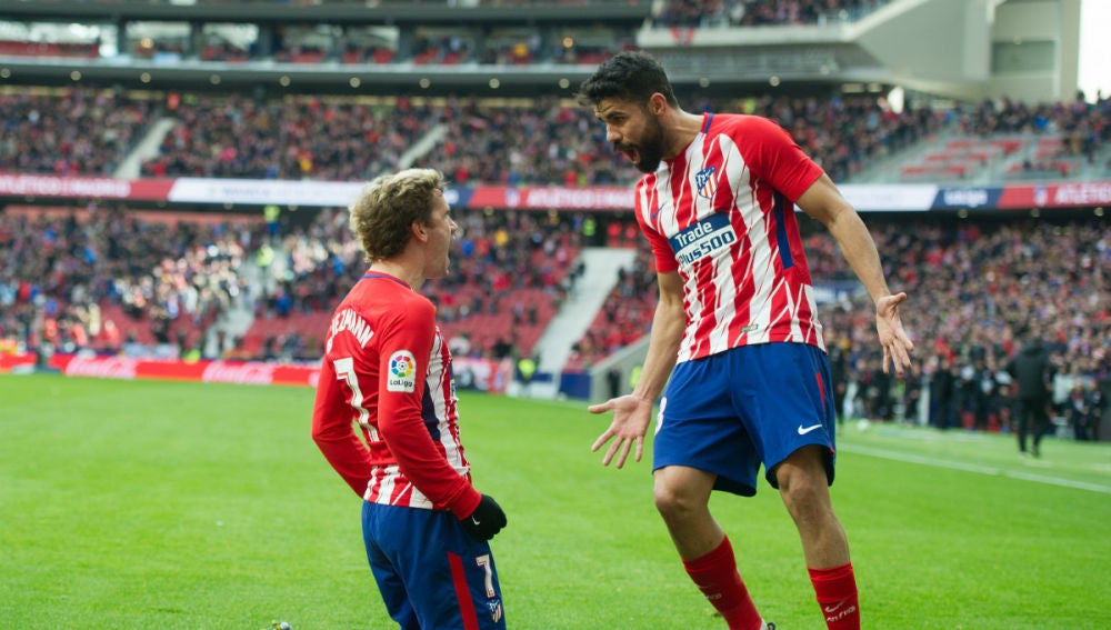 Griezmann celebra un gol con Diego Costa