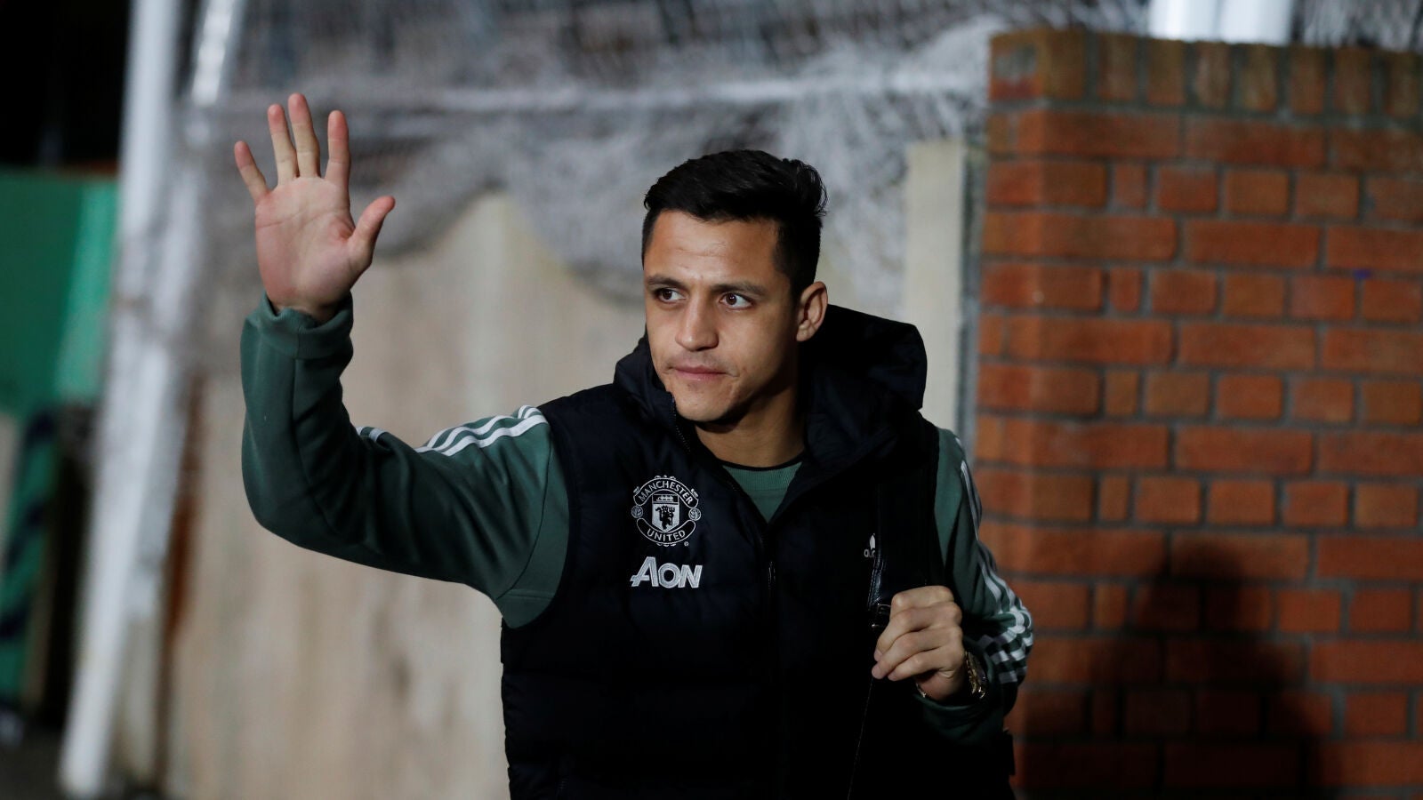 Alexis, antes de un partido con el Manchester United