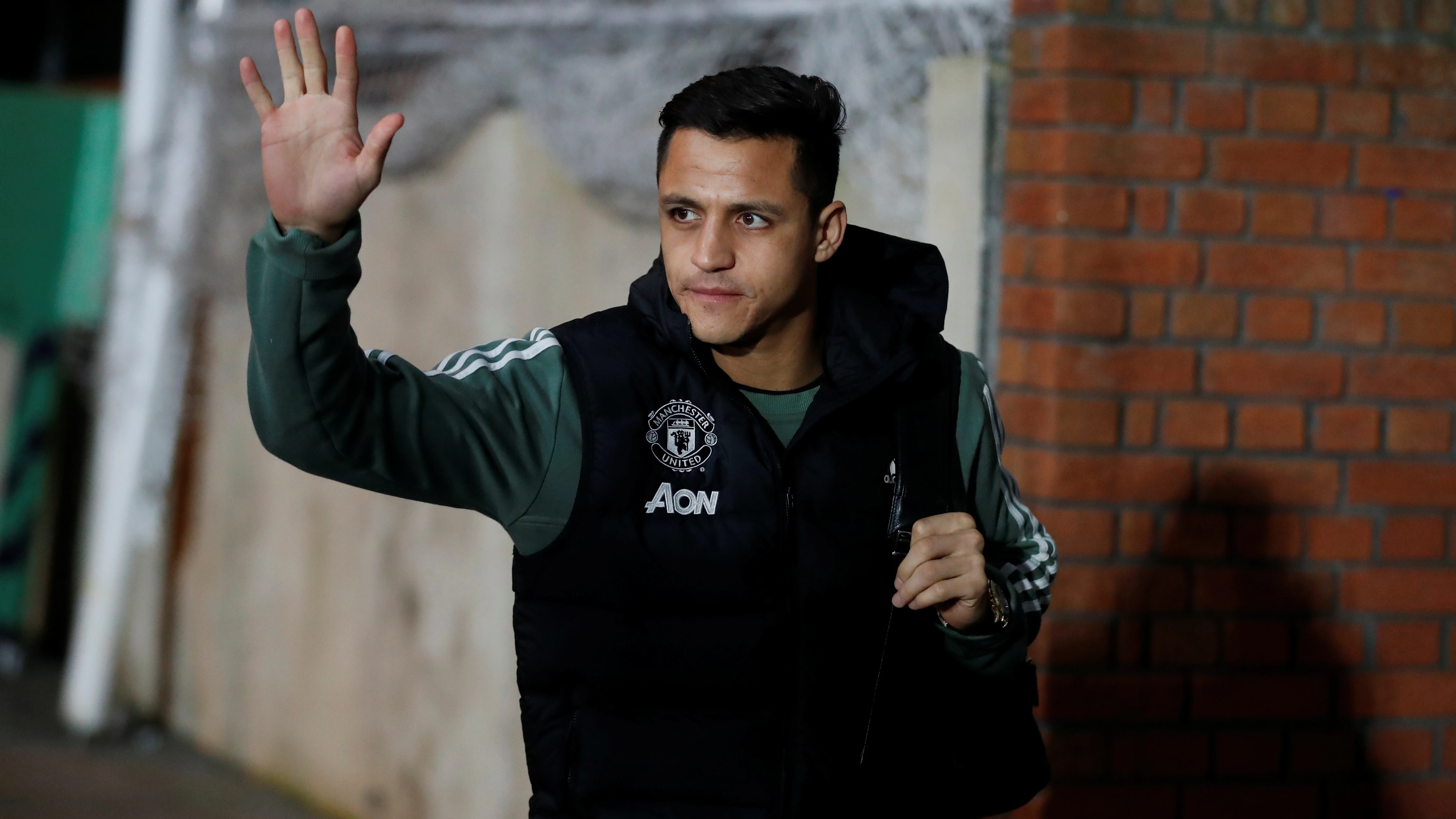 Alexis, antes de un partido con el Manchester United