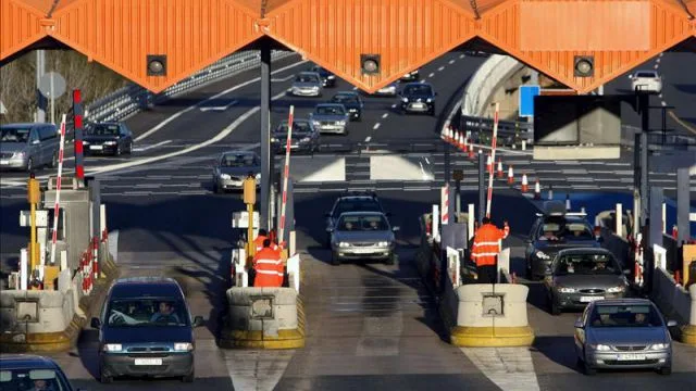 Vista de un peaje en una autopista