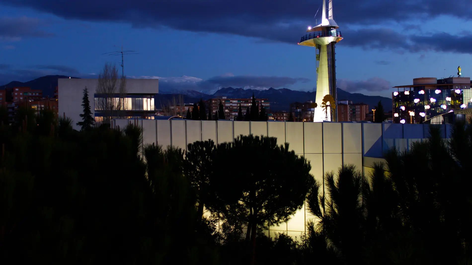 Un sistema de iluminacion de edificios altos mejora la seguridad aerea