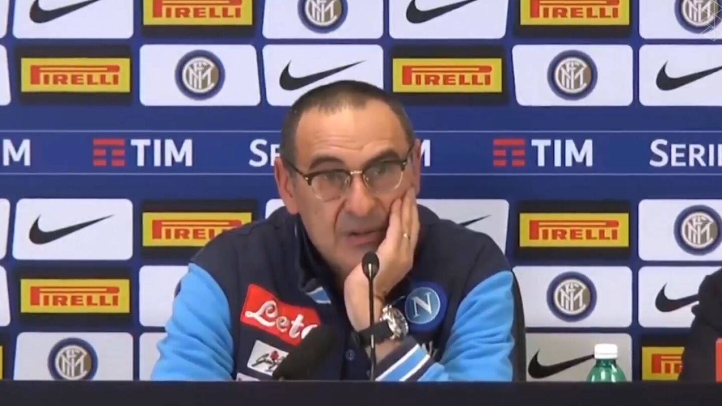 Sarri, t&eacute;cnico del N&aacute;poles, en rueda de prensa