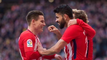 Los jugadores del Atlético celebran un gol