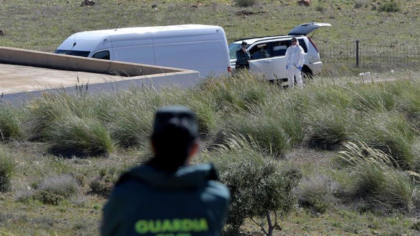 La Guardia Civil y la polic&iacute;a cientifica en la finca de Rodalquilar, en N&iacute;jar