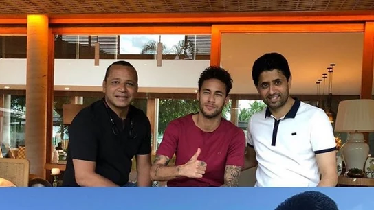 Neymar y su padre posan con Al-Khelaifi en Brasil Neymar y su padre posan con Al-Khelaifi en Brasil