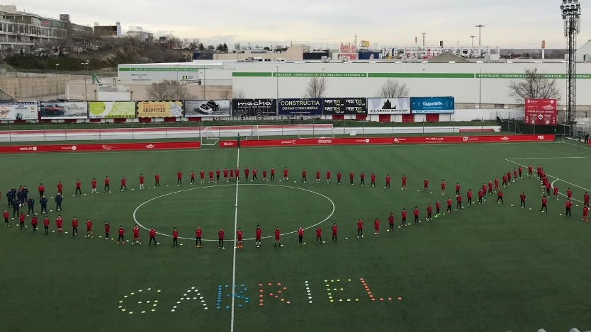 El homenaje de la cantera del Sanse a Gabriel Cruz