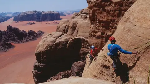 Wadi Rum Descubrir rutas secretas en el desierto de la mano de los beduinos