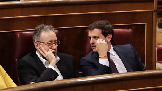 El líder de Ciudadanos, Albert Rivera, conversa con el portavoz del grupo en el Congreso, Juan Carlos Girauta El líder de Ciudadanos, Albert Rivera, conversa con el portavoz del grupo en el Congreso, Juan Carlos Girauta