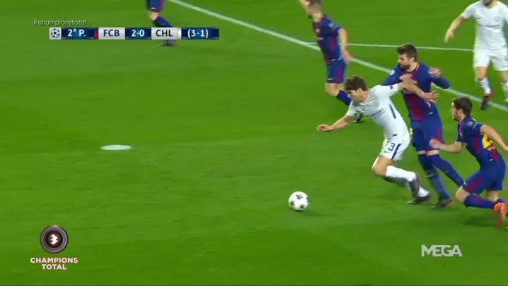 El posible penalti de Piqué sobre Marcos Alonso