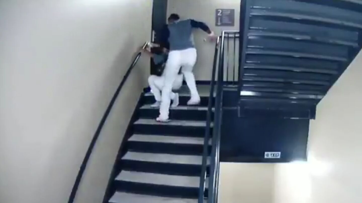 Danry V&aacute;squez, agrediendo a su novia